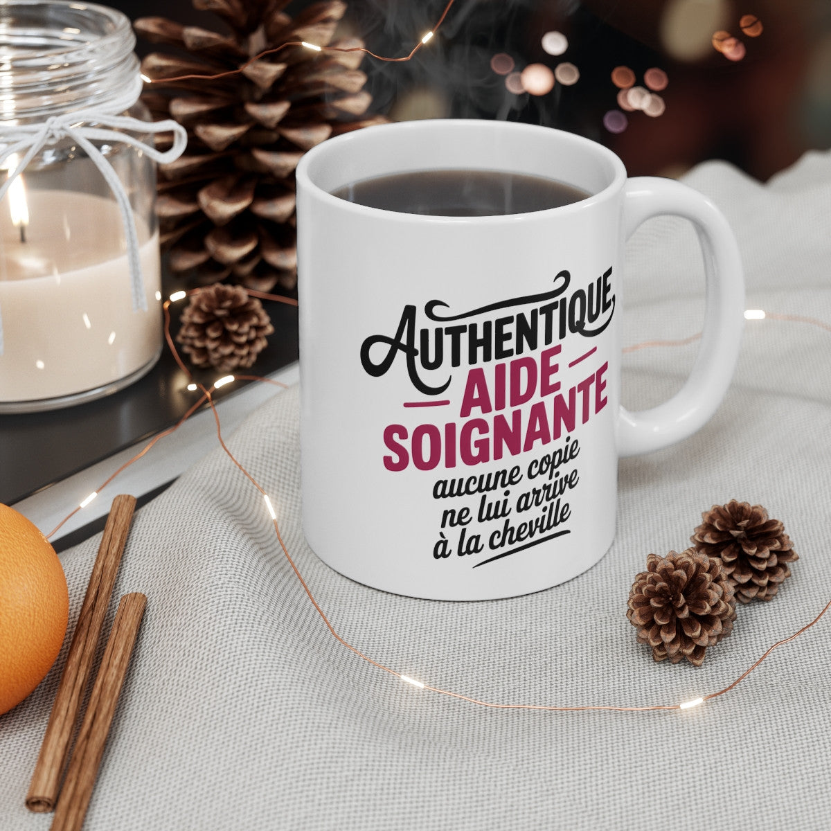 Mug Humour « Authentique Aide-Soignante – Aucune copie ne lui arrive à la cheville » – Cadeau original pour aide-soignante