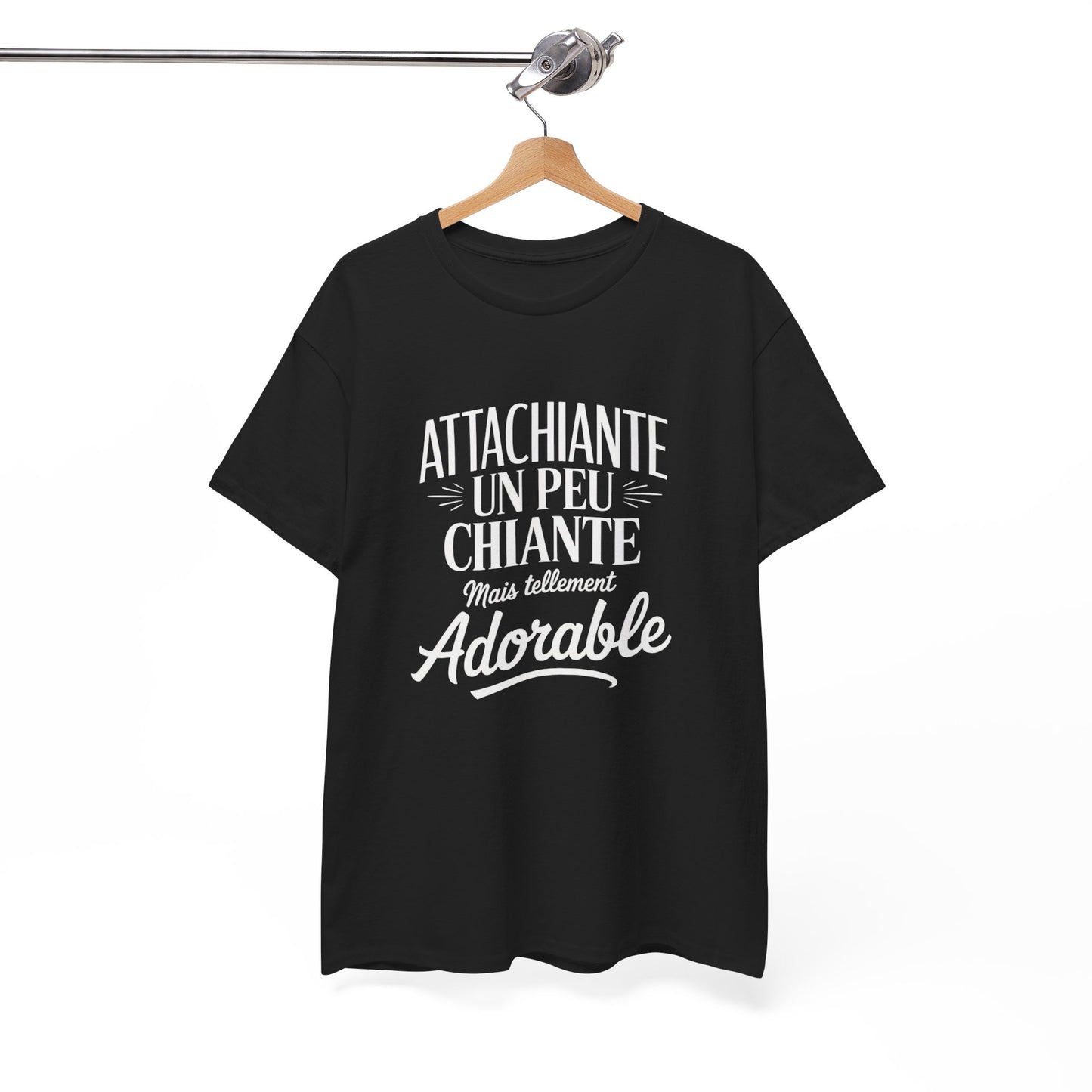 T-shirt Femme Humour Attachiante Un Peu Chiante Mais Tellement Adorable – Tee Shirt Drôle Noir – Idée Cadeau Originale
