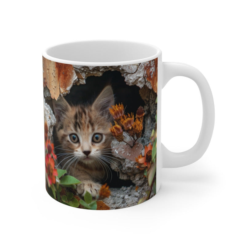 Mug Chatons Curieux – Tasse Céramique 325ml – Deux Petits Chats dans un Mur Fleuri – Cadeau