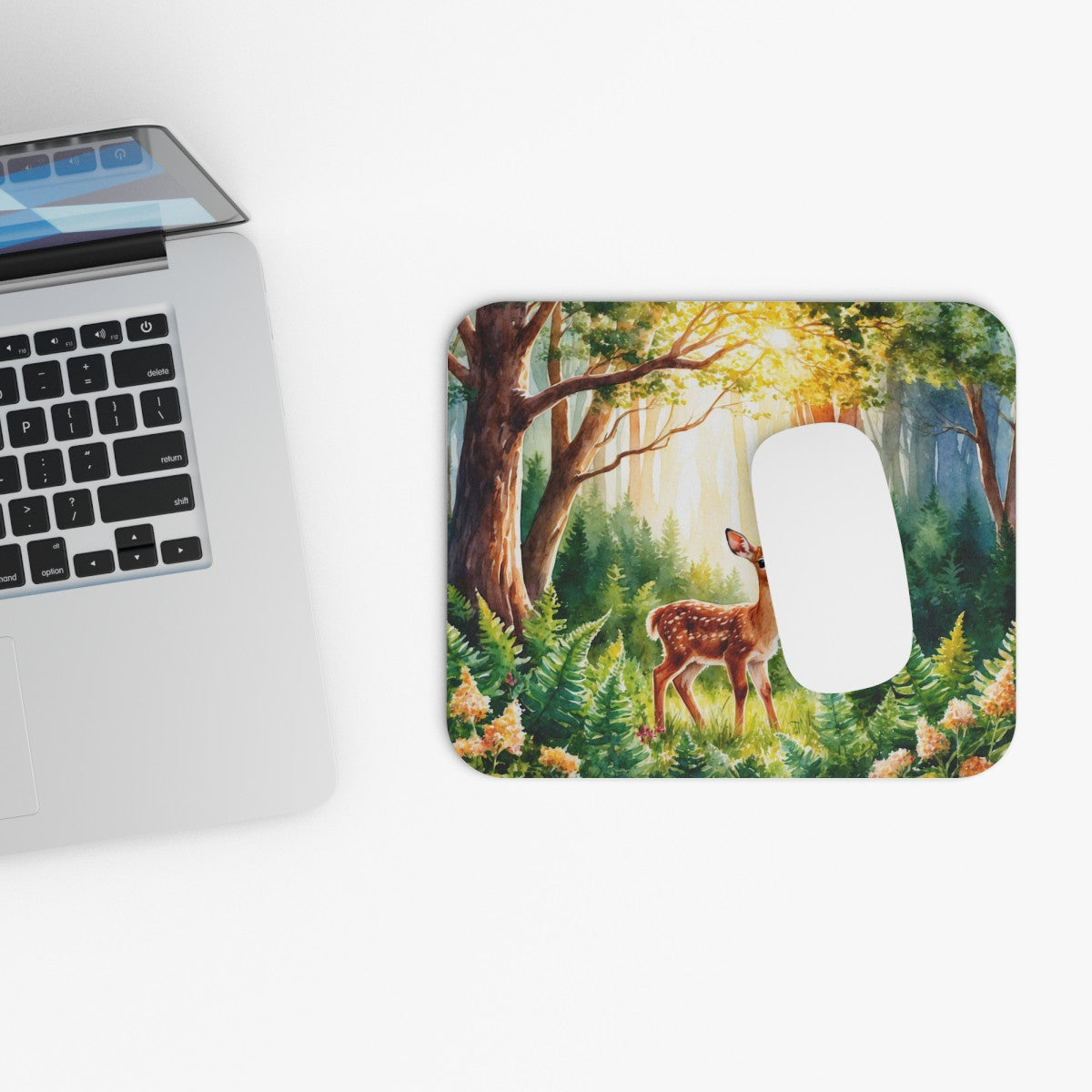 Tapis de souris 22x18 cm – Faon dans la Forêt Enchantée – Illustration Aquarelle Lumineuse Nature & Animaux