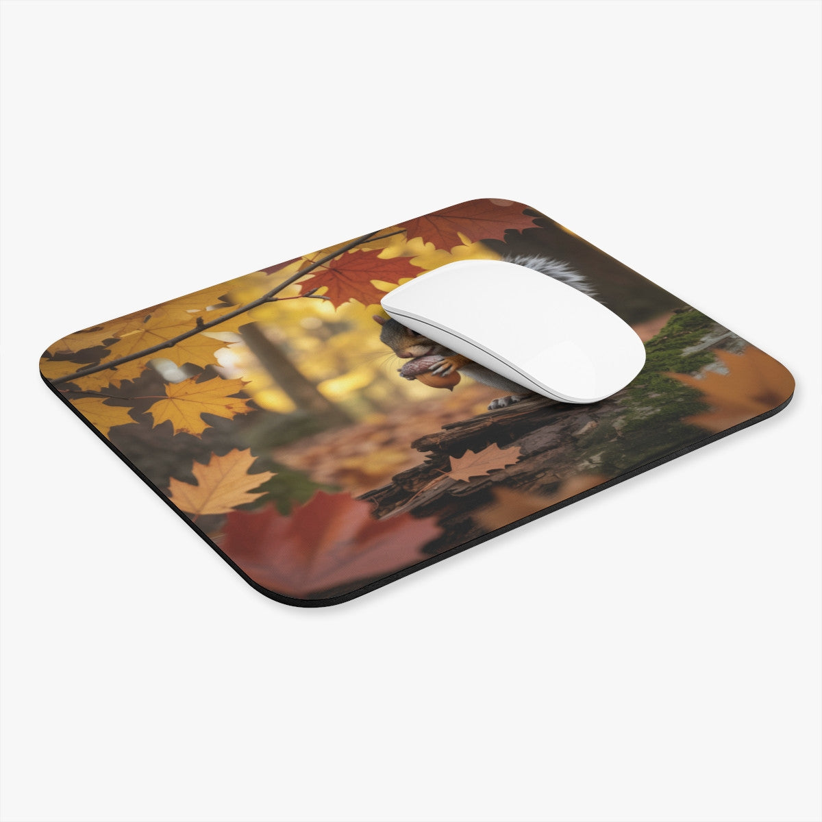 Tapis de souris 22x18 cm – Écureuil d’Automne & Feuilles Dorées – Ambiance Forêt & Nature Apaisante