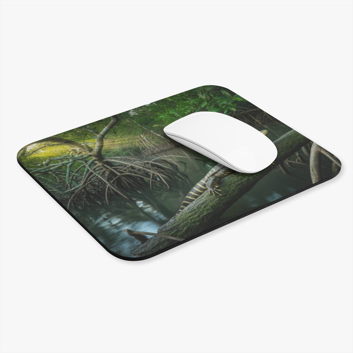 Tapis de souris 22x18 cm – Lézard dans la Mangrove Tropicale – Nature Sauvage & Lumière Tropicale