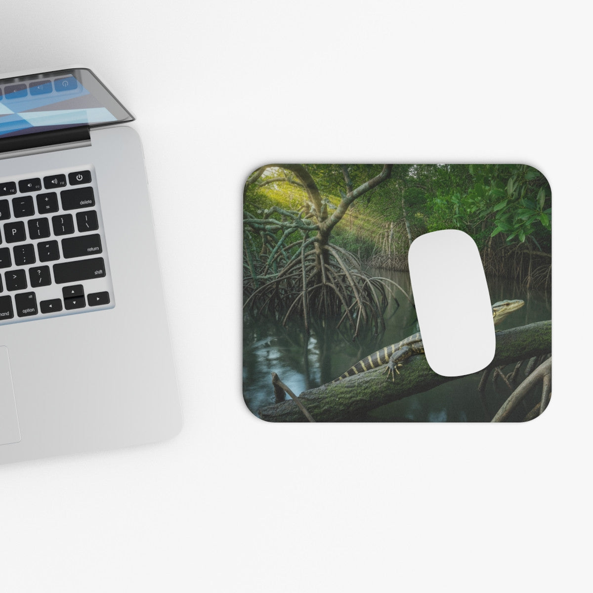 Tapis de souris 22x18 cm – Lézard dans la Mangrove Tropicale – Nature Sauvage & Lumière Tropicale