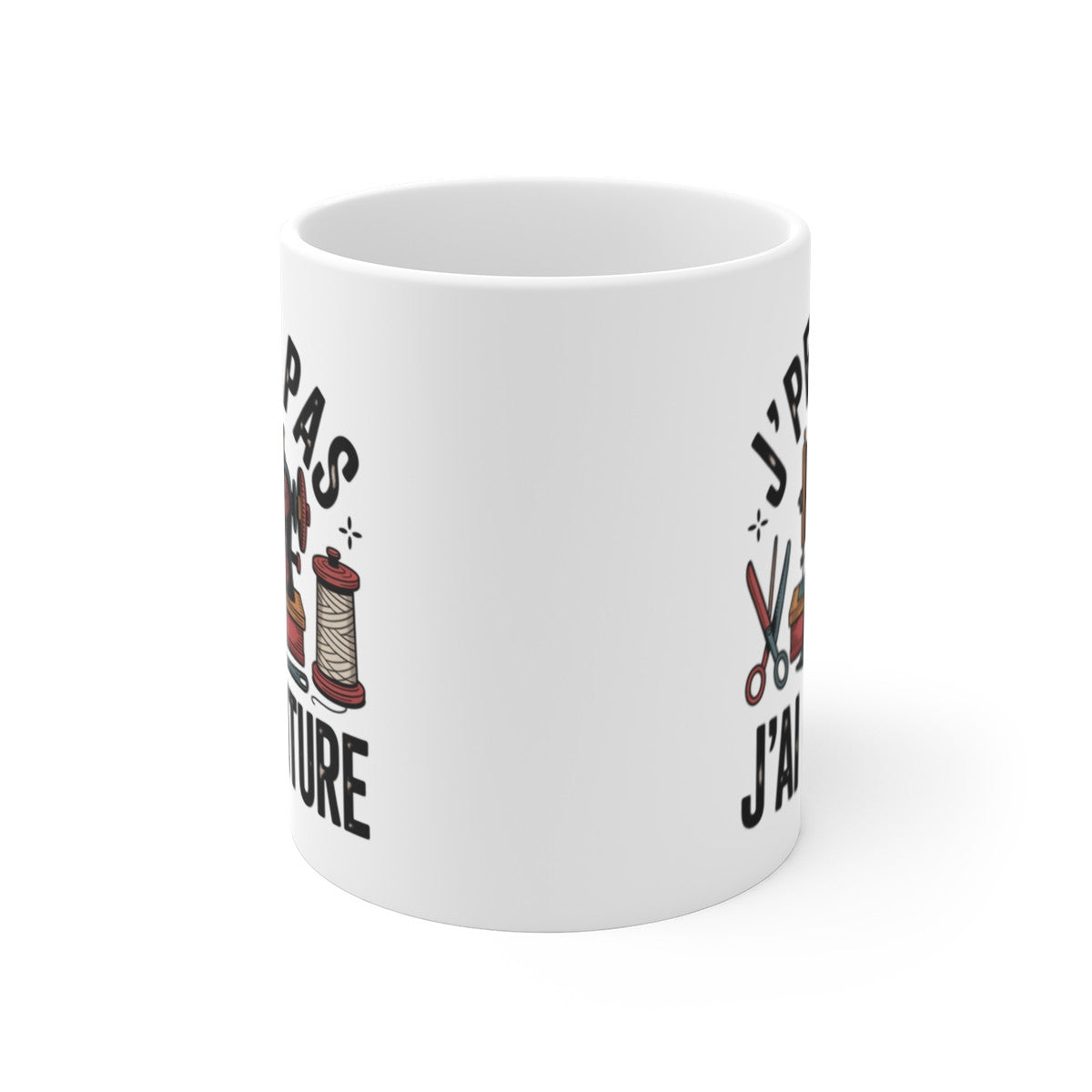 Mug Couture J’peux pas j’ai couture – Illustration Machine à Coudre Vintage – Tasse Céramique 325ml