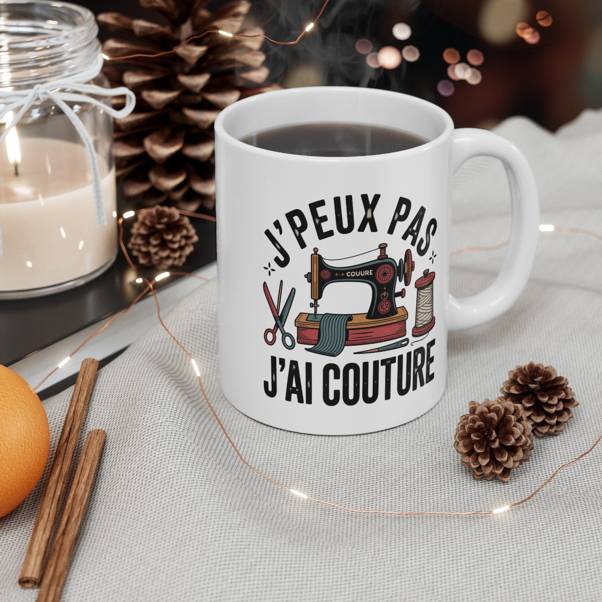 Mug Couture J’peux pas j’ai couture – Illustration Machine à Coudre Vintage – Tasse Céramique 325ml