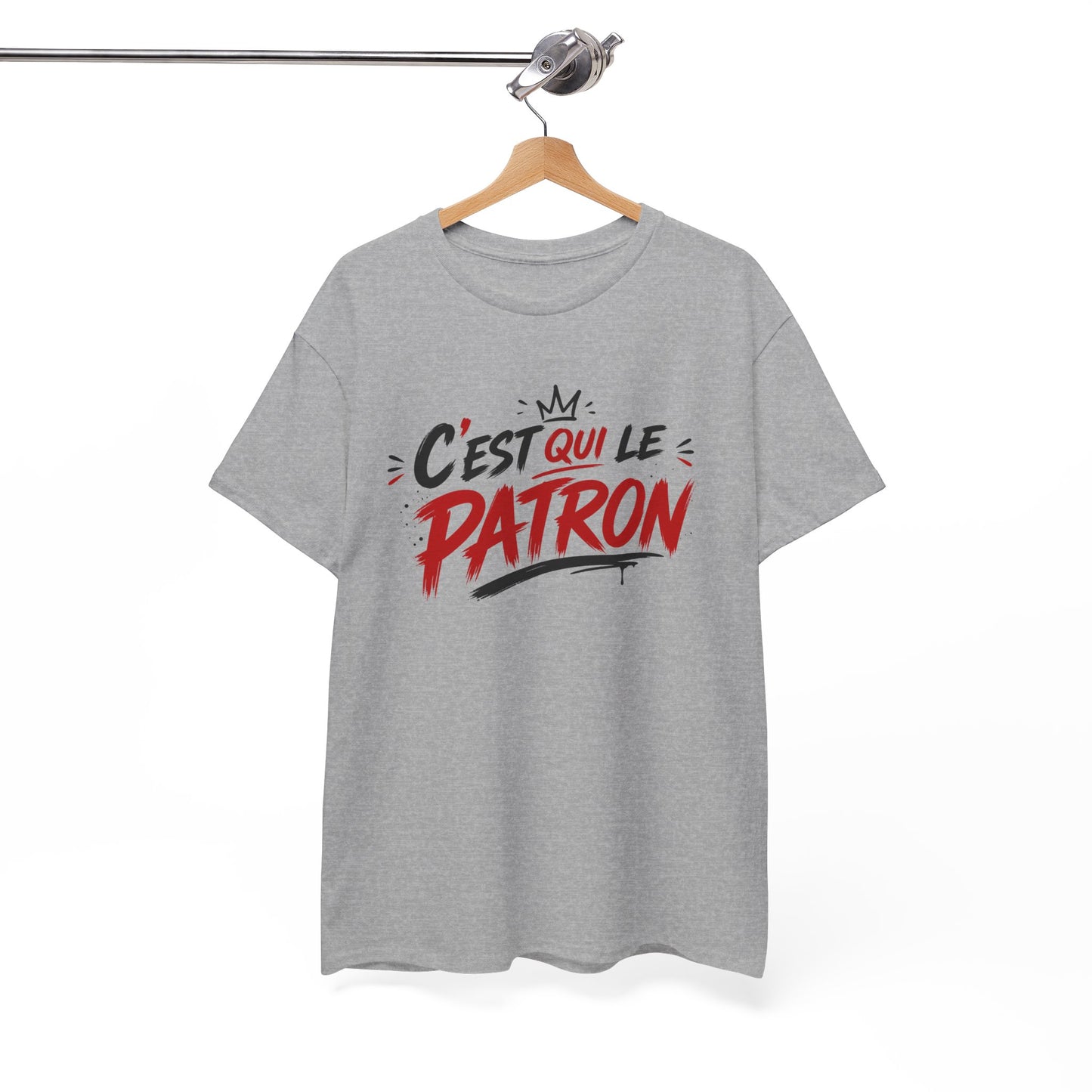 T-Shirt Homme C’est Qui Le Patron – Tee Shirt Humour Boss Rouge Blanc – Cadeau Homme Drôle