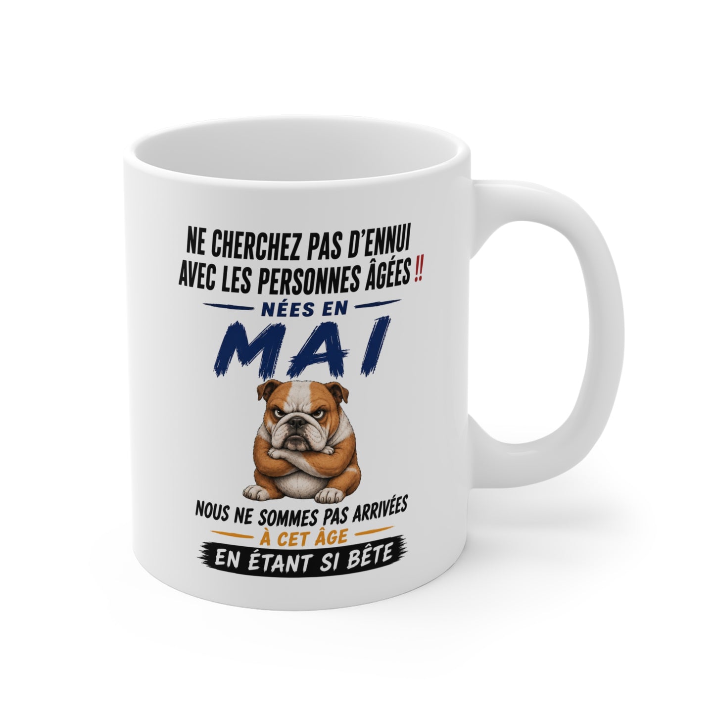Tasse Retraite Mai Humour – Mug Personne Âgée Bouledogue Drôle – Cadeau Retraité 325ml