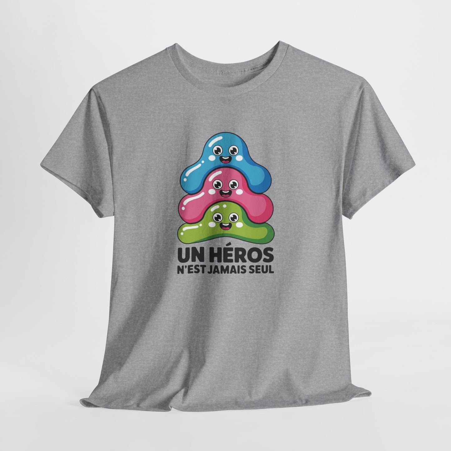 T-Shirt Mignon Kawaii Homme Femme – Tee Shirt Héros Jamais Seul – Cadeau Cute Fun Noir Blanc Gris