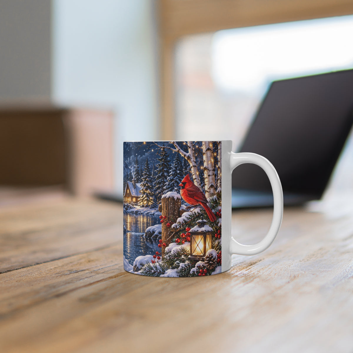 Mug Oiseaux Rouges dans un Paysage de Noël – Tasse Hiver avec Chalet, Neige, Lune et Lanternes – Cadeau Original Nature