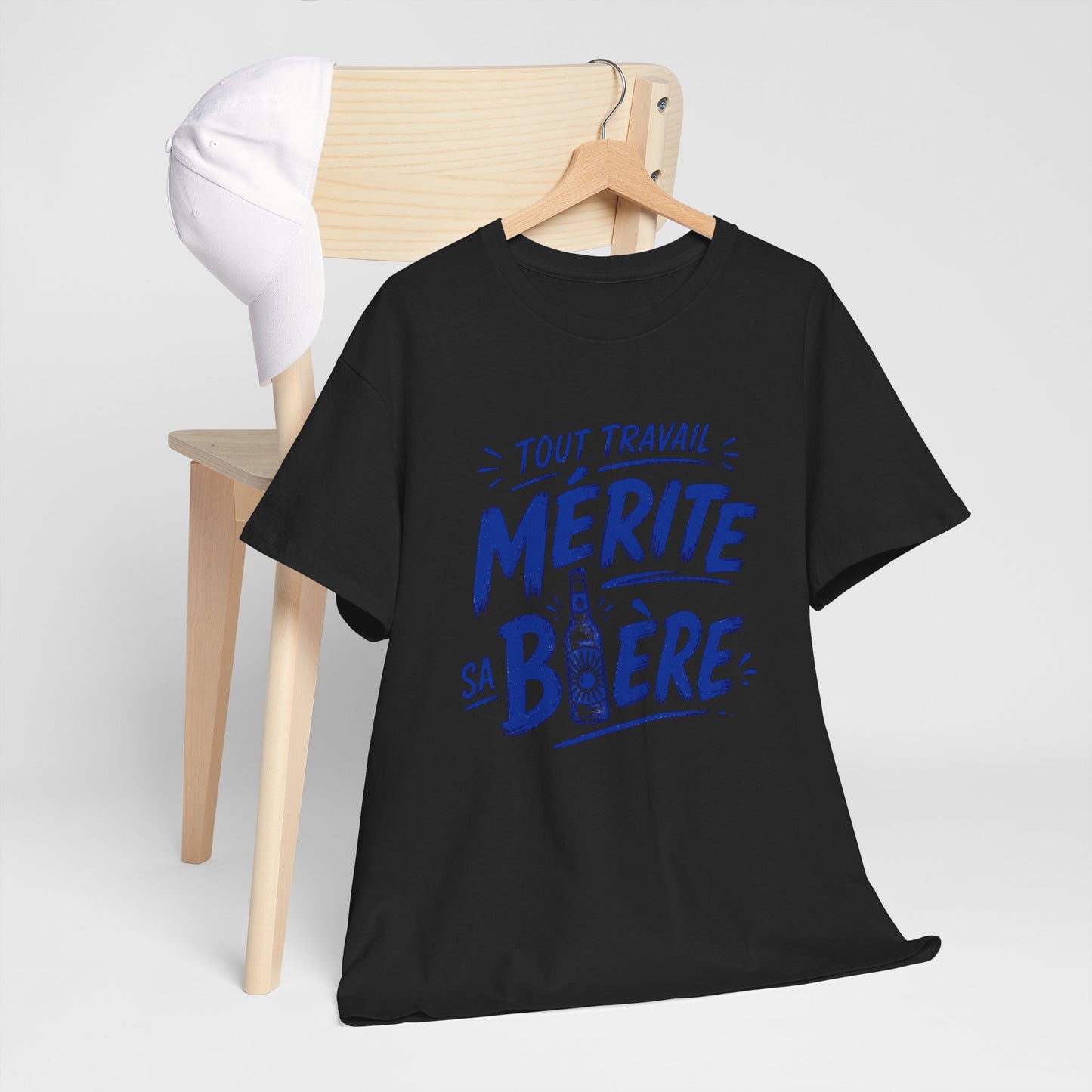 T-Shirt Humour Bière Homme – Tout Travail Mérite Sa Bière – Cadeau Drôle Amateur de Bière Apéro Barbecue