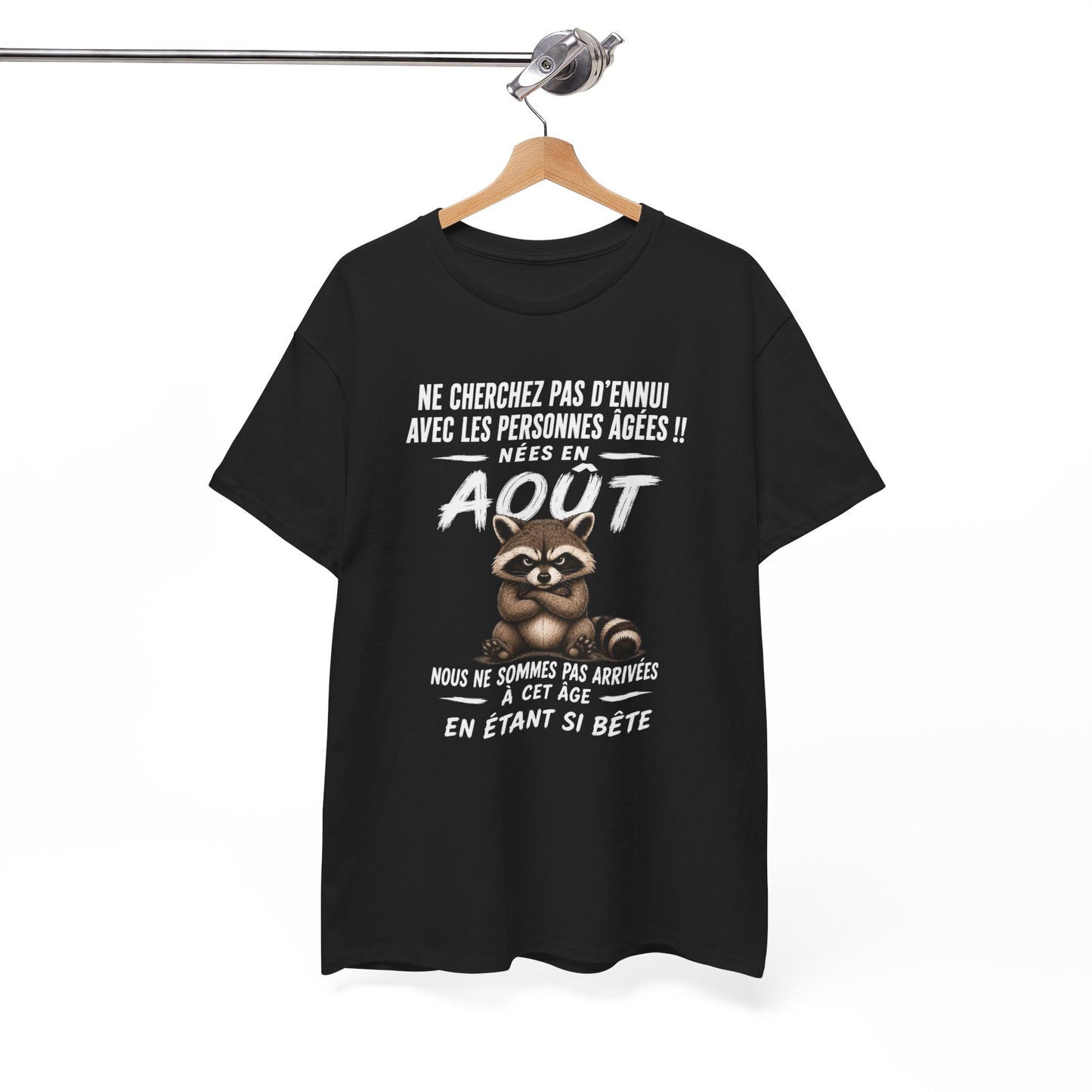 Tee-Shirt Né en Août Humour Senior – Cadeau Retraité Homme Femme – Raton Laveur Drôle Anniversaire Personne Âgée