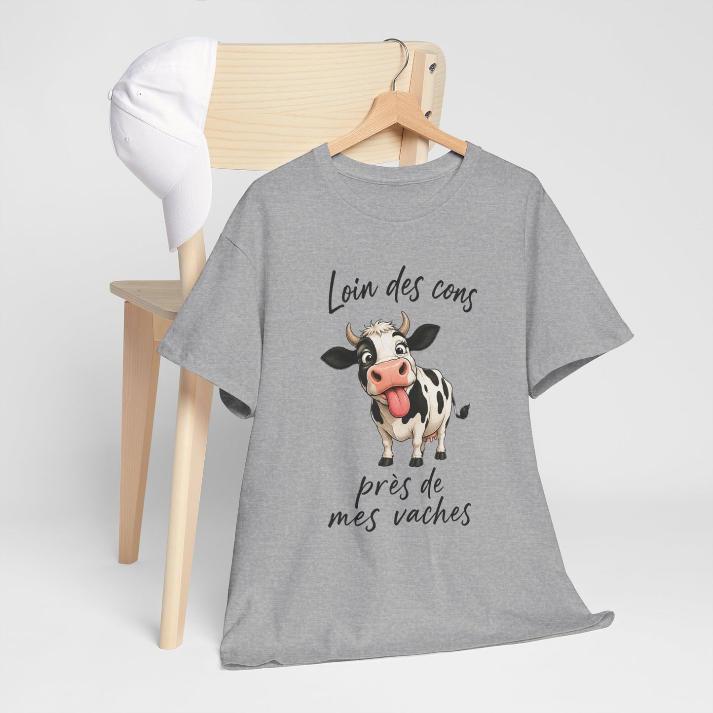 T-Shirt Loin Des Cons Près De Mes Vaches – Tee Shirt Humour Vache Campagne – Cadeau Agriculteur Homme Femme