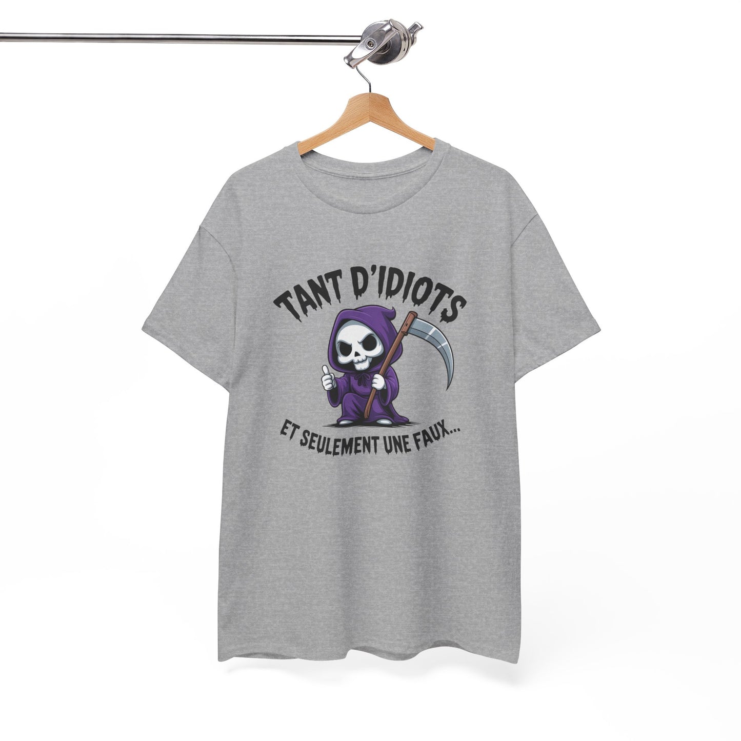 Tee Shirt Humour Noir Faucheuse – Tant D’Idiots Et Seulement Une Faux – T-shirt Drôle Mort Cartoon