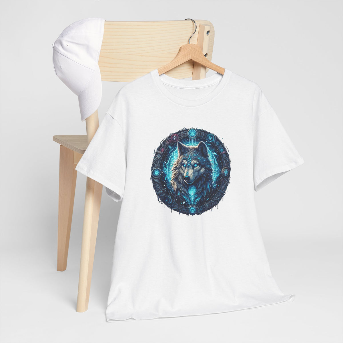 Tee Shirt Loup Mystique Homme Femme – T-Shirt Loup Yeux Bleus Symboles – Design Fantastique Nordique