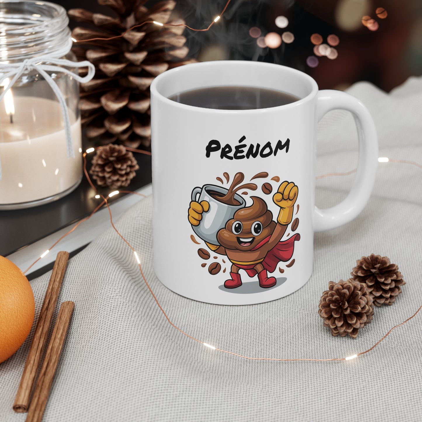 Mug Personnalisable Super Caca Café – Tasse Humoristique Héros Marron avec Cape Rouge – Cadeau Drôle