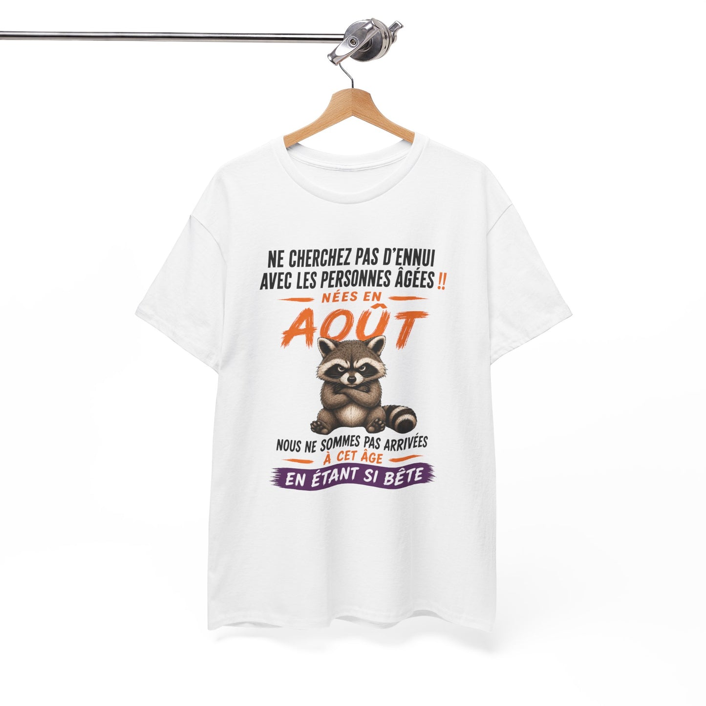 Tee-Shirt Né en Août Humour Senior – Cadeau Retraité Homme Femme – Raton Laveur Drôle Anniversaire Personne Âgée