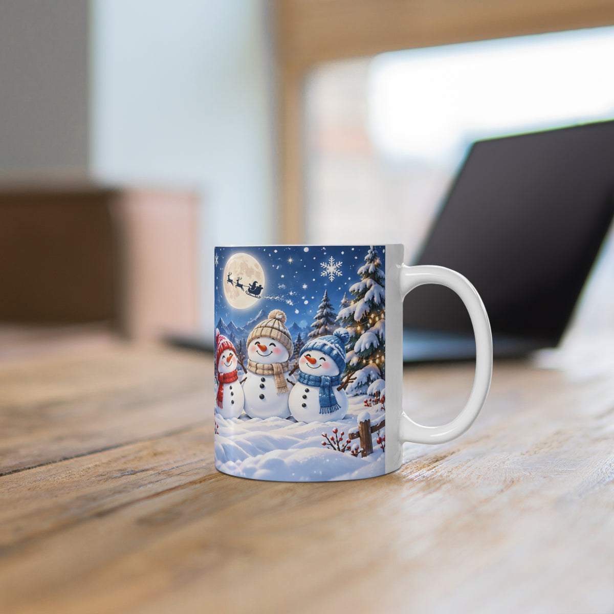 Mug Bonhommes de Neige de Noël – Tasse Hiver avec Sapins Enneigés, Lune et Traîneau du Père Noël – Cadeau Original Homme Femme