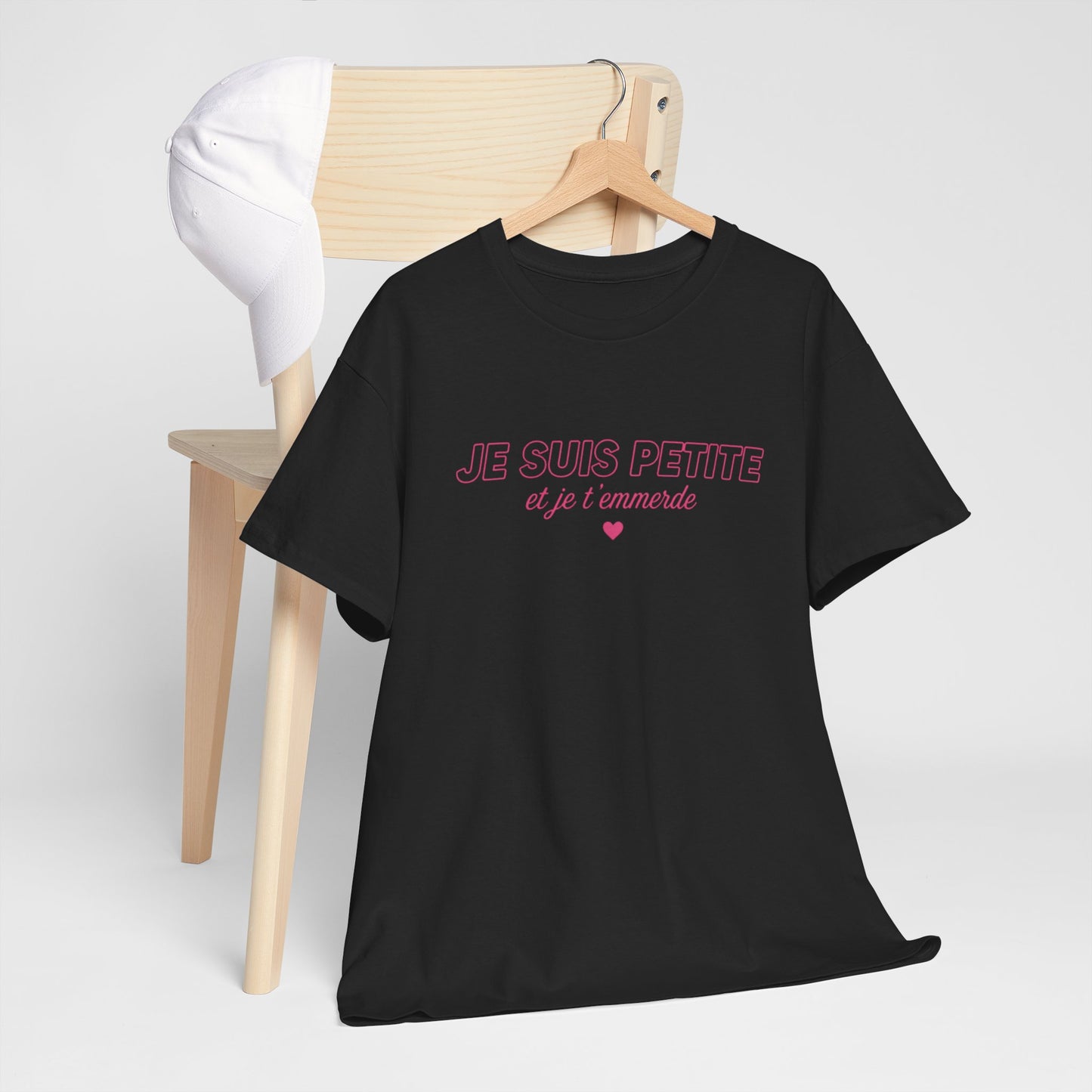 T-Shirt Femme Humour Petite Mais Caractère – Tee Shirt Drôle Girl Power – Cadeau Femme Original