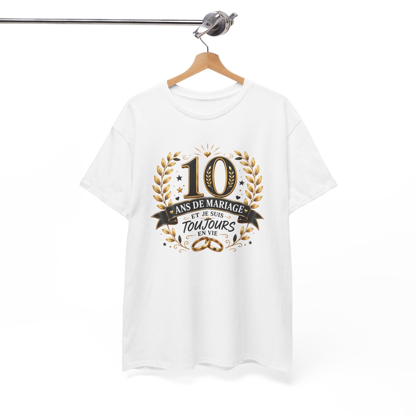 Tee Shirt 10 Ans de Mariage Homme Femme – Toujours en Vie – T-Shirt Humour Anniversaire de Mariage Couple Cadeau Original