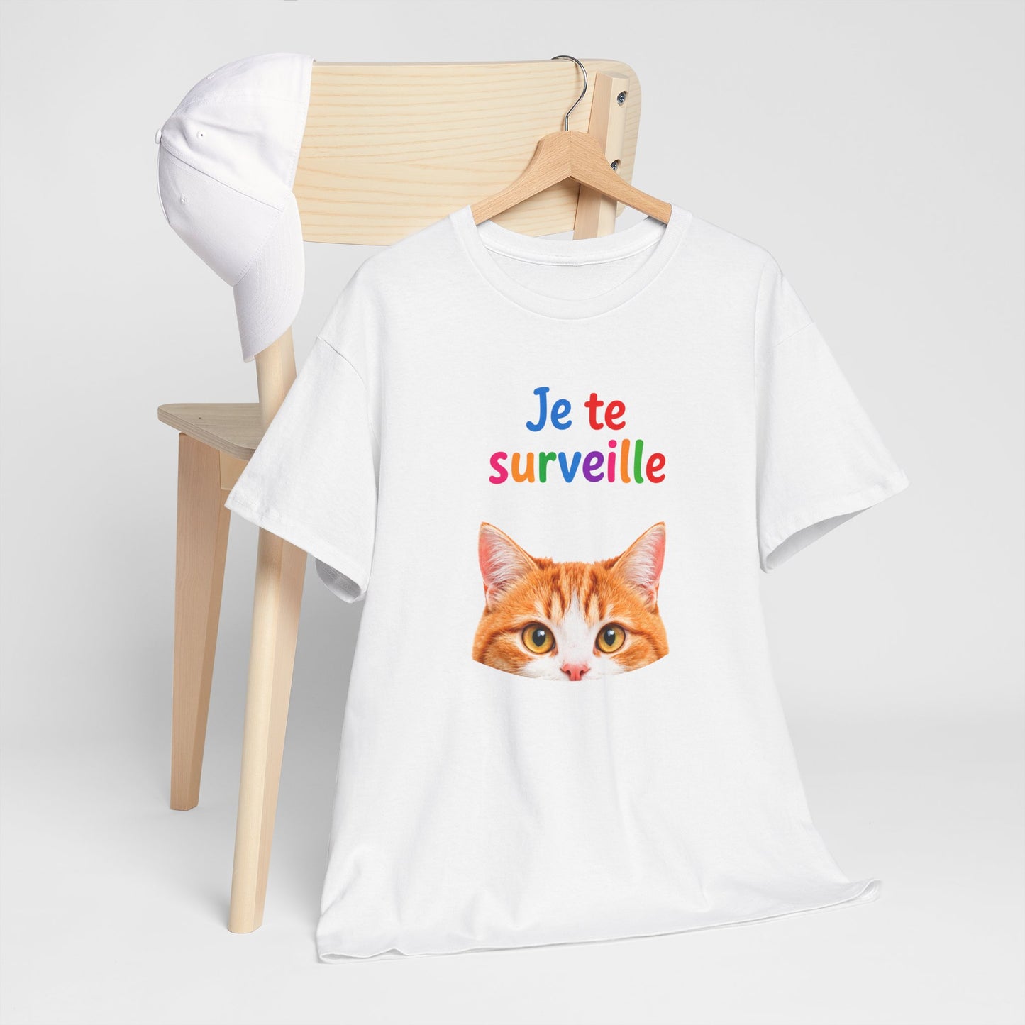 T-Shirt Chat Humoristique Je Te Surveille – Tee Shirt Chat Mignon Couleurs – Cadeau Amoureux des Chats
