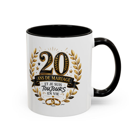 Mug 20 Ans de Mariage et Je Suis Toujours en Vie – Tasse Humoristique Anniversaire de Mariage – Idée Cadeau Couple Noces de Porcelaine noir bleu rouge