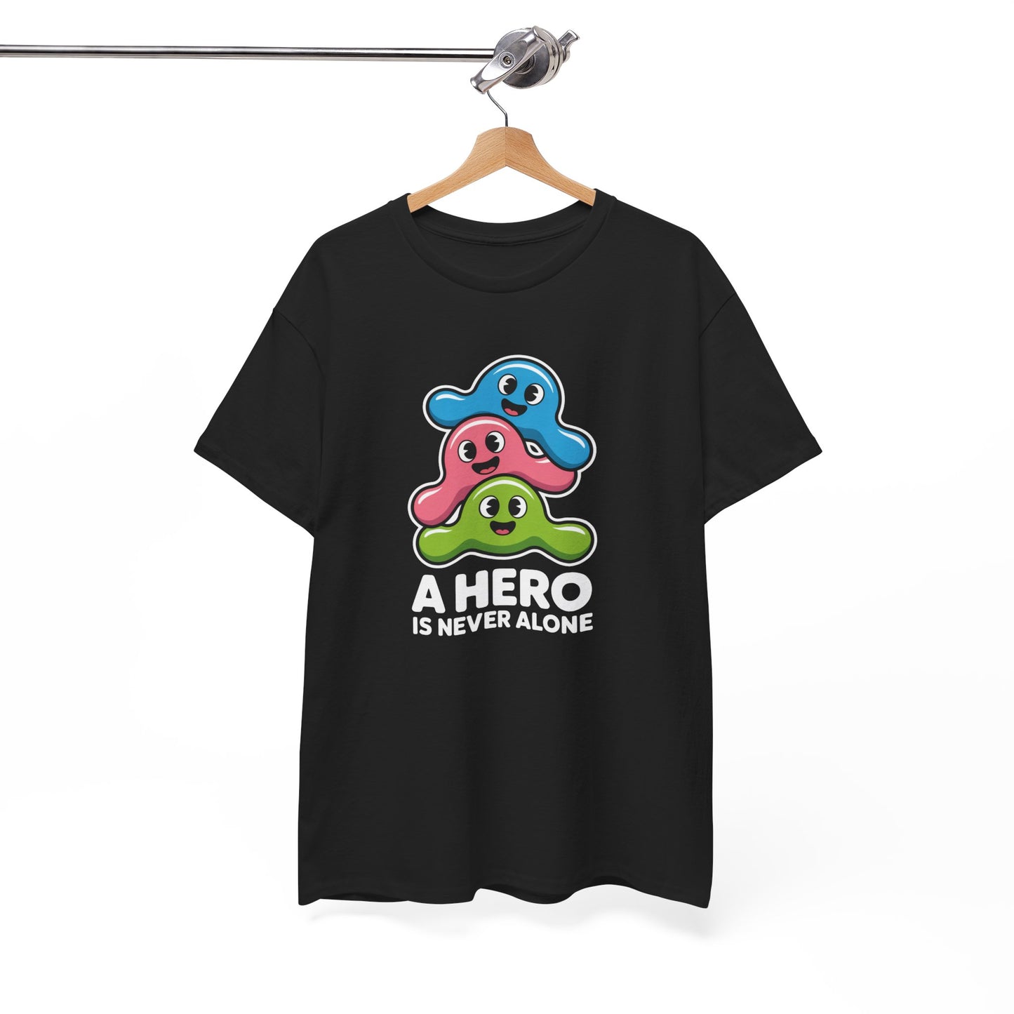 T-Shirt Kawaii Homme Femme – Tee Shirt Cute Hero Never Alone – Cadeau Mignon Positif Noir Blanc Gris