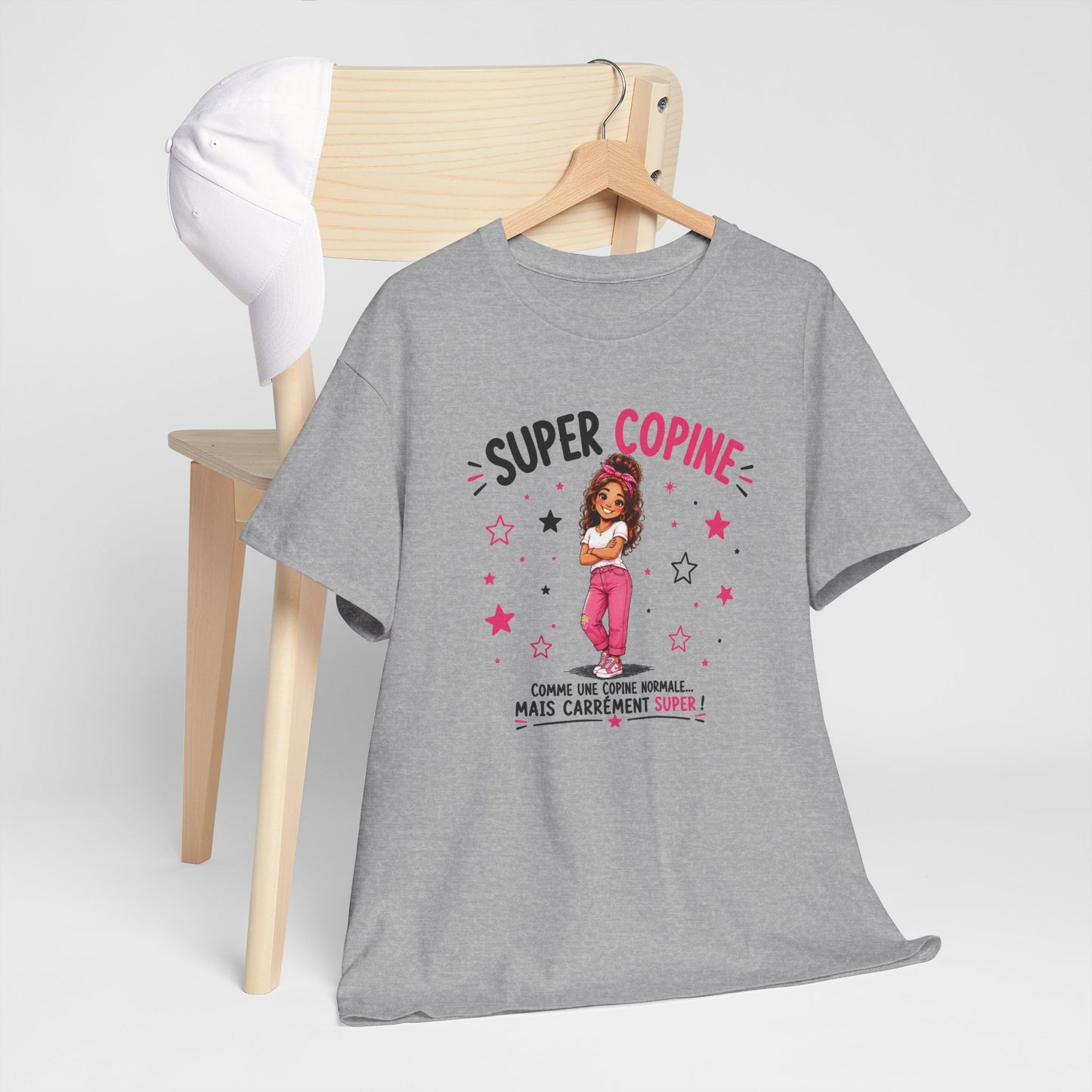 Tee Shirt Super Copine Femme – Comme une Copine Normale Mais Carrément Super – T-Shirt Humour Cadeau Amitié Amie