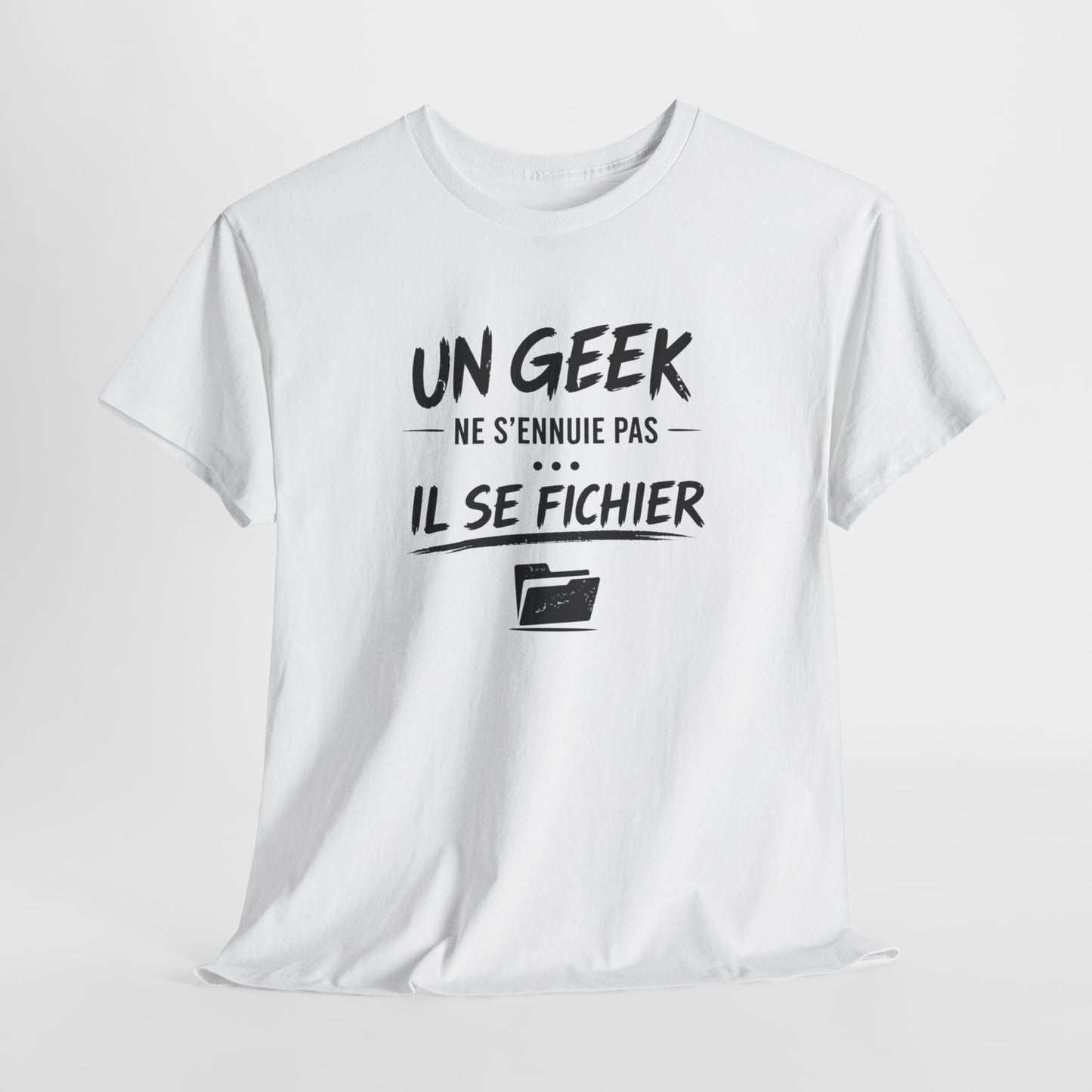 T-Shirt Geek Humour Homme Femme – Un Geek Ne S’Ennuie Pas Il Se Fichier – Tee Shirt Informatique Drôle Gamer Développeur