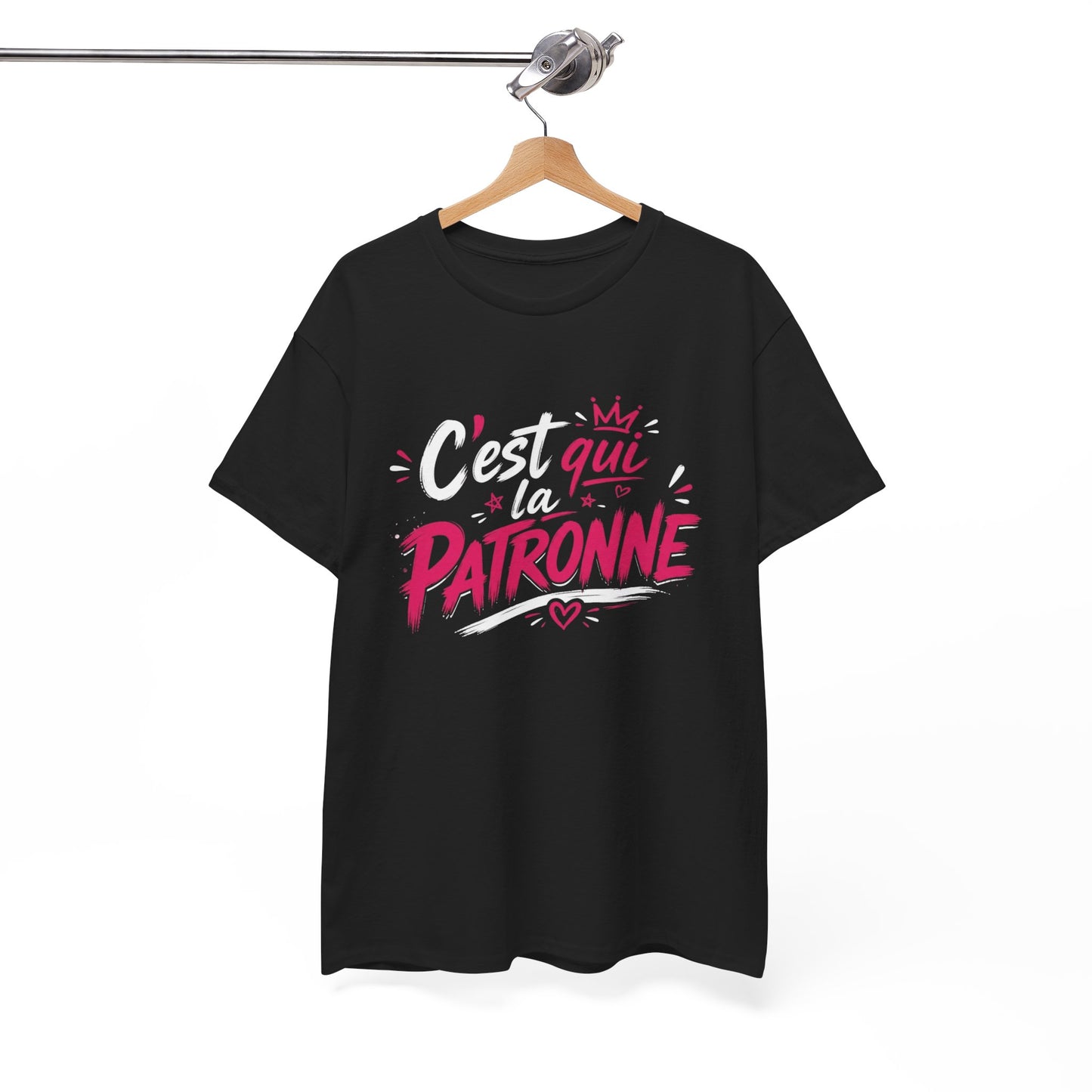 T-Shirt Femme Humour Patronne – C’est Qui La Patronne – Tee Shirt Girl Boss Rose – Cadeau Femme Drôle