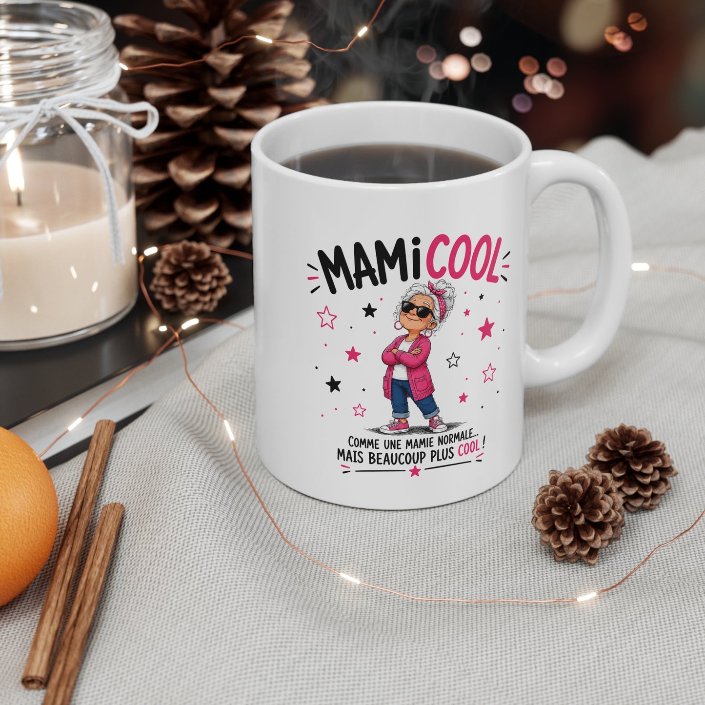 Mug MamiCool – Tasse Humoristique pour Mamie – Comme une Mamie Normale Mais Beaucoup Plus Cool – Idée Cadeau Originale Anniversaire Noël Fête des Grands-Mères