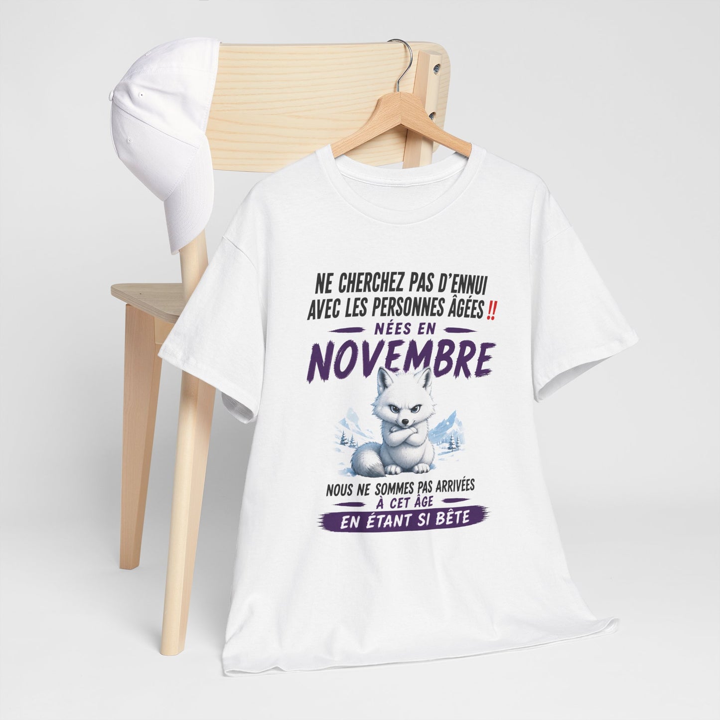 Tee-Shirt Né en Novembre Humour Senior – Cadeau Retraité Homme Femme – Renard Polaire Drôle Anniversaire Personne Âgée