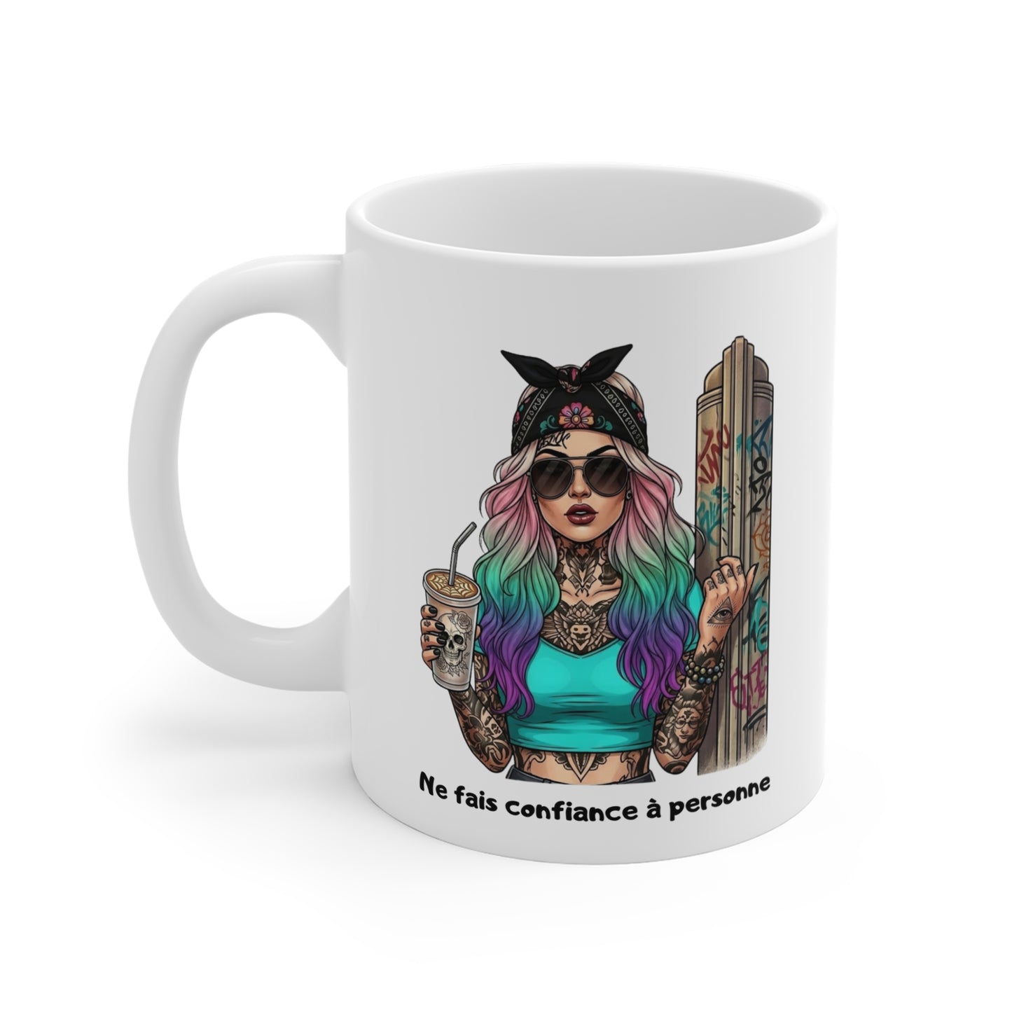 Mug Femme Tattoo Style Urbain – Tasse Illustration Street Art Femme Cheveux Colorés – Cadeau Original Femme