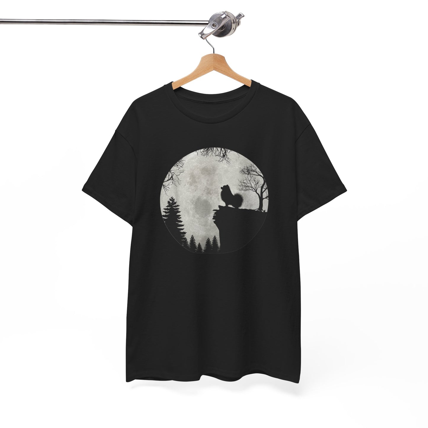 Tee-Shirt Spitz Nain Homme et Femme – Chien Silhouette Pleine Lune Forêt – Cadeau Original Amoureux des Chiens et Nature