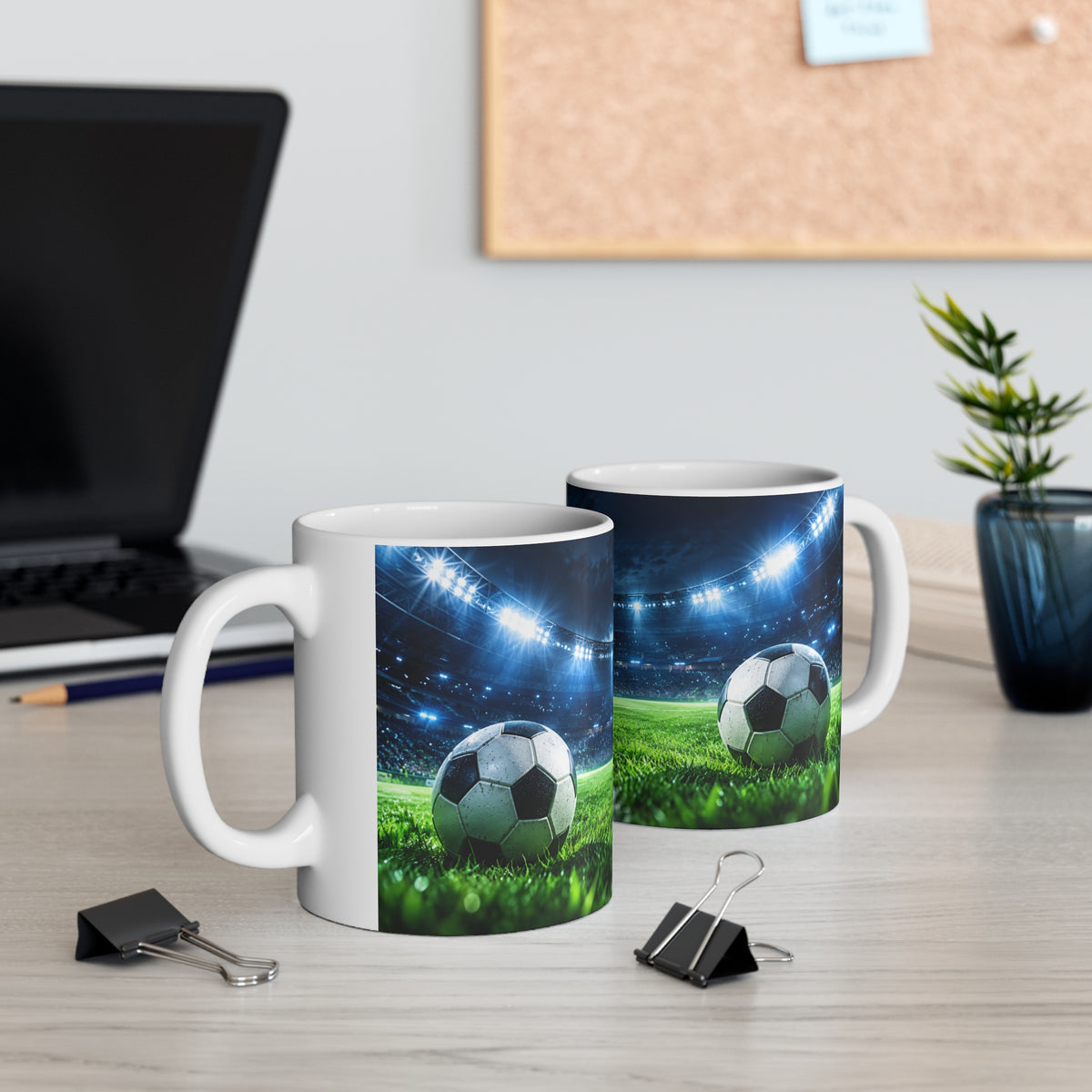 Mug Football Stade Illuminé – Tasse Ballon de Foot et Terrain – Cadeau Original Fan de Football Homme Femme