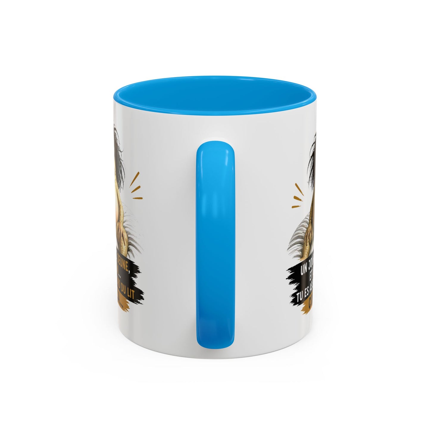 Mug Humour Vieillesse – Un Jour Tu Es Jeune et Un Matin Tu Es Assis au Bord du Lit Comme Ça – Tasse Drôle Originale Céramique 325ml Noir Bleu Rouge