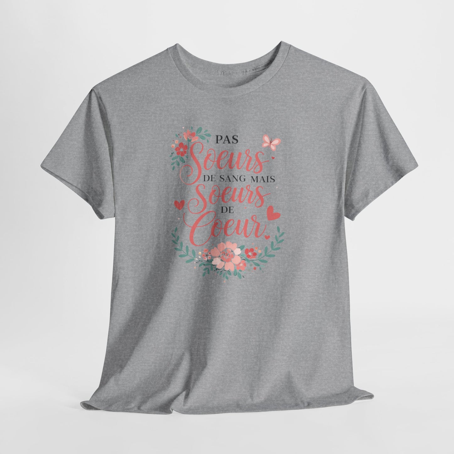 T-Shirt Famille "Pas Sœurs de Sang Mais Sœurs de Cœur" – Design Floral Romantique – Cadeau Amie ou Sœur
