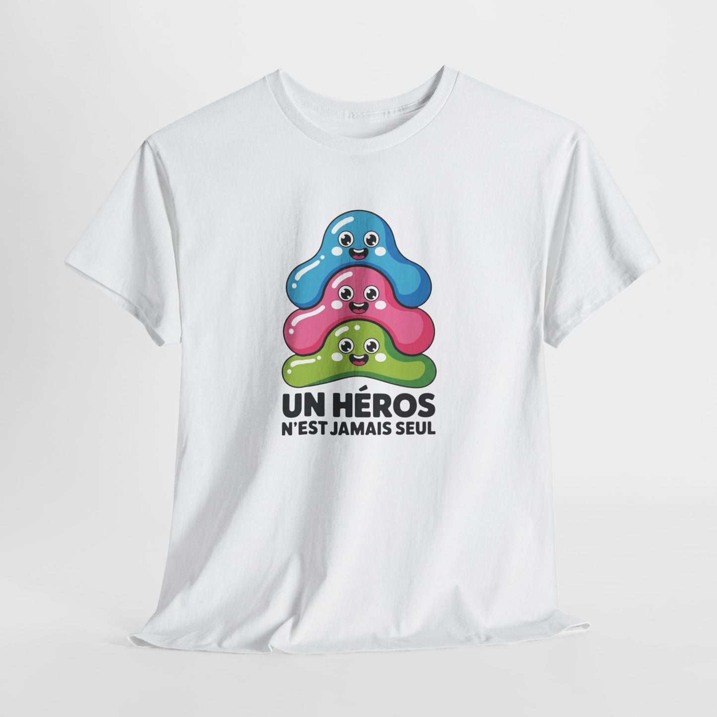 T-Shirt Mignon Kawaii Homme Femme – Tee Shirt Héros Jamais Seul – Cadeau Cute Fun Noir Blanc Gris