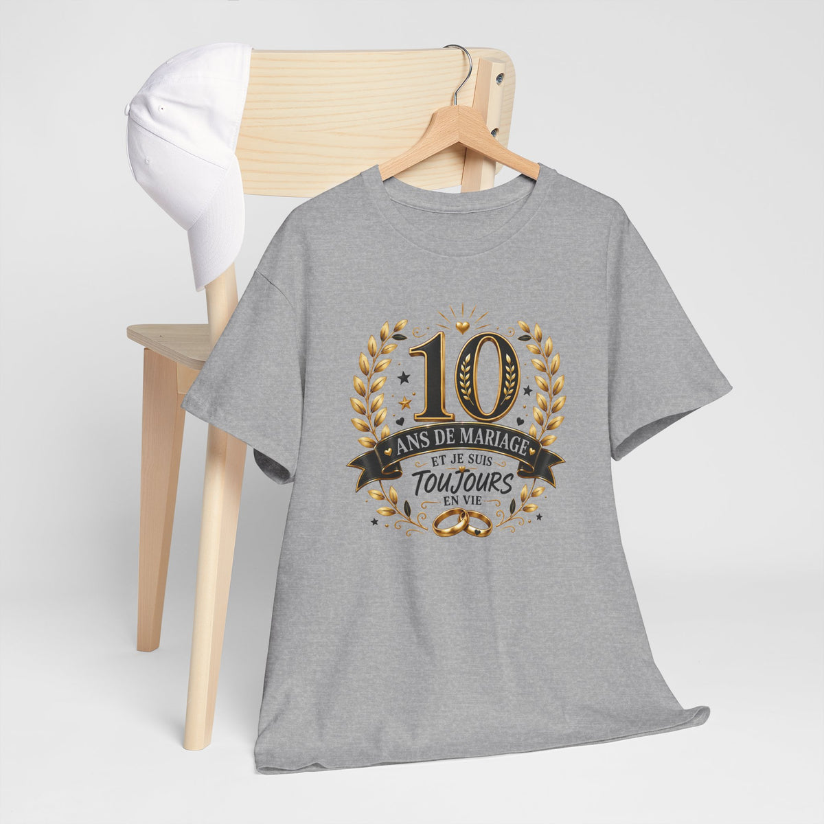 Tee Shirt 10 Ans de Mariage Homme Femme – Toujours en Vie – T-Shirt Humour Anniversaire de Mariage Couple Cadeau Original