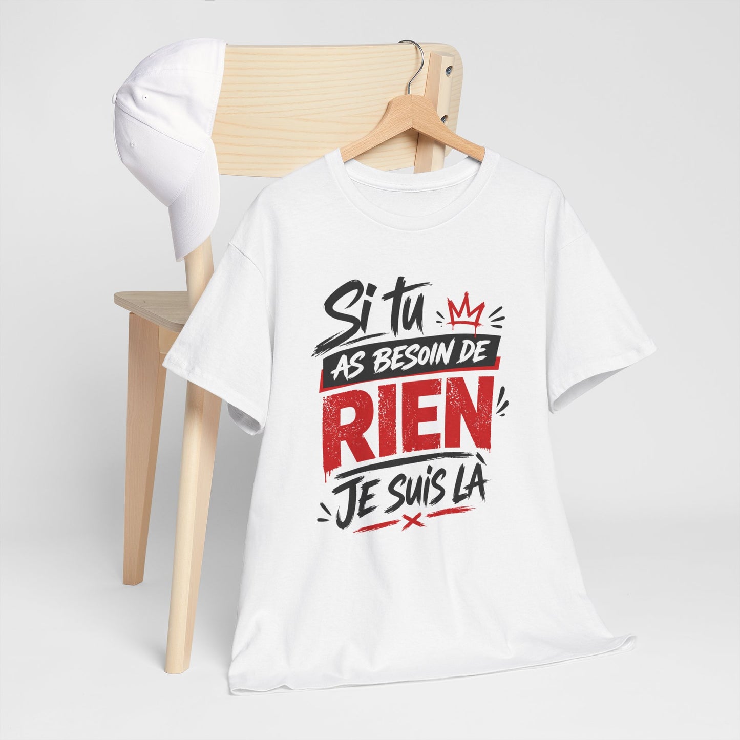 T-Shirt Humour Homme “Si Tu As Besoin de Rien Je Suis Là” – Tee Shirt Drôle Humour Sarcastique Cadeau Homme