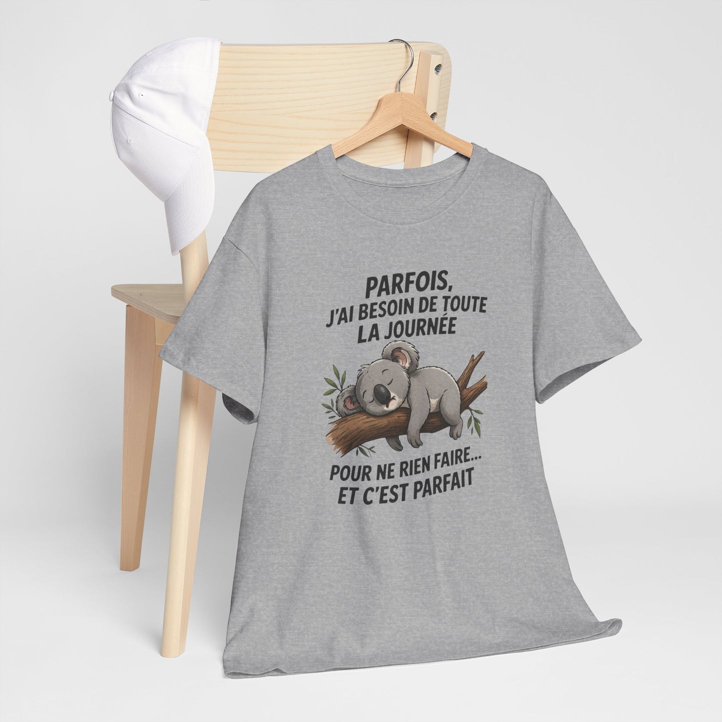 T-Shirt Humour Koala Dormeur – Besoin de Toute la Journée pour Ne Rien Faire – Tee Shirt Détente Drôle