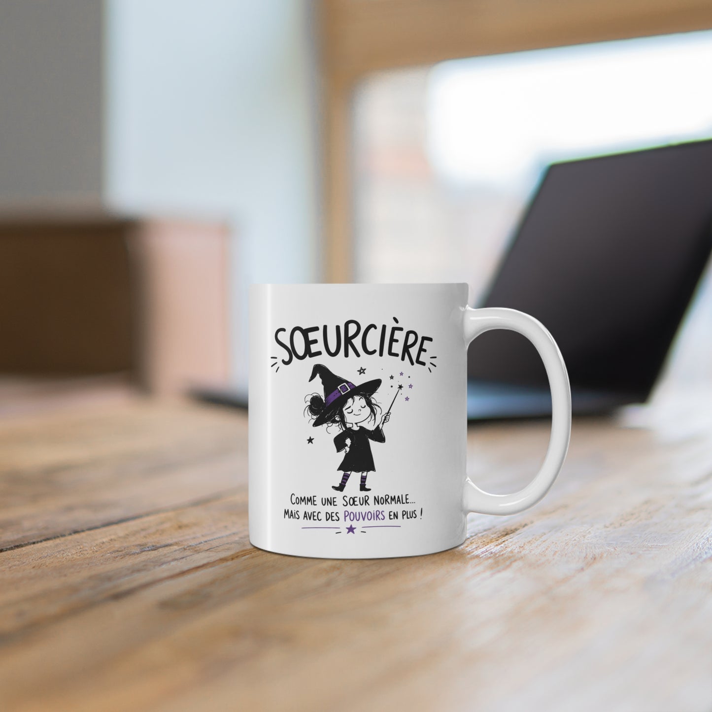 Mug Sœurcière – Comme une Sœur Normale Mais Avec des Pouvoirs en Plus – Tasse Humoristique pour Sœur – Idée Cadeau Originale Anniversaire Noël