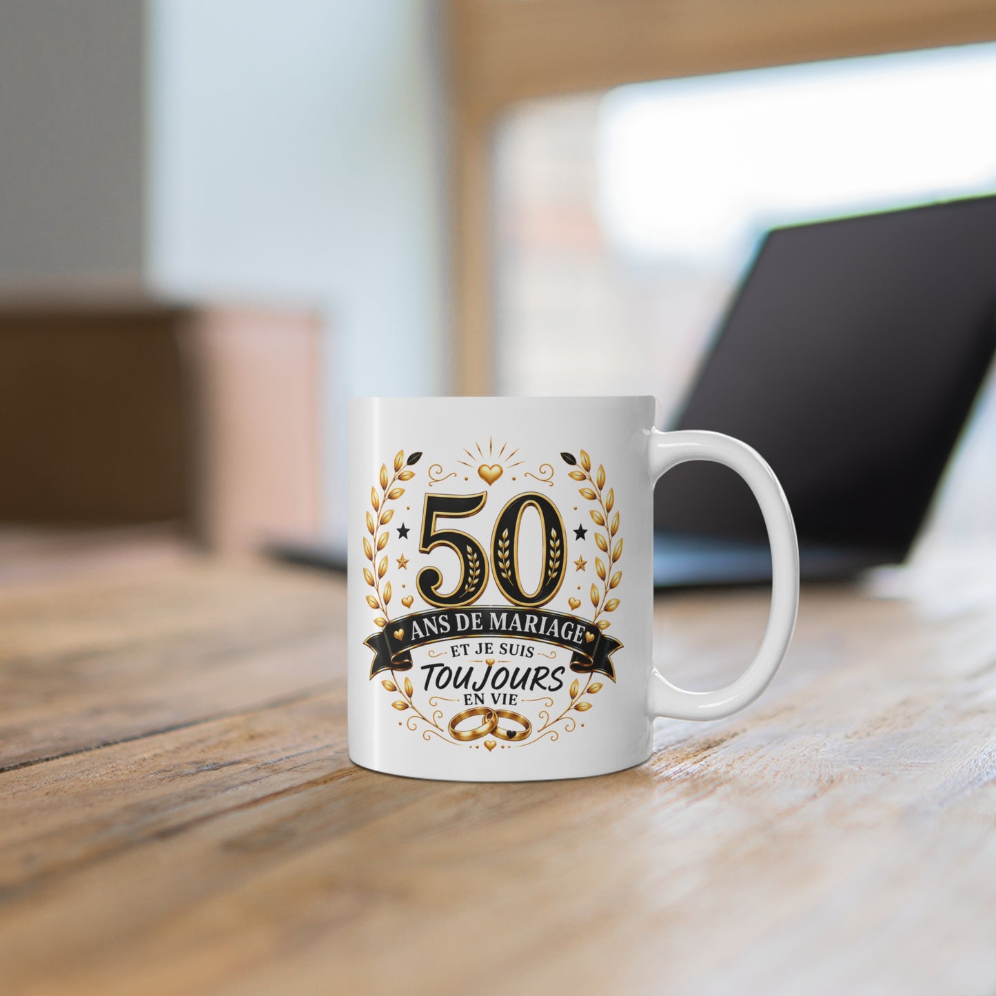 Mug 50 Ans de Mariage et Je Suis Toujours en Vie – Tasse Humoristique Anniversaire de Mariage – Idée Cadeau Couple Noces d’Or