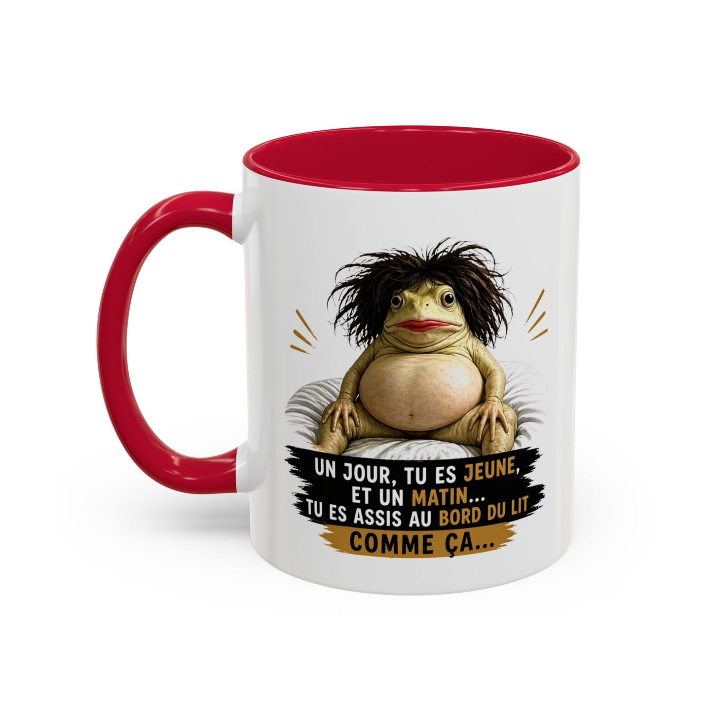 Mug Humour Vieillesse – Un Jour Tu Es Jeune et Un Matin Tu Es Assis au Bord du Lit Comme Ça – Tasse Drôle Originale Céramique 325ml Noir Bleu Rouge