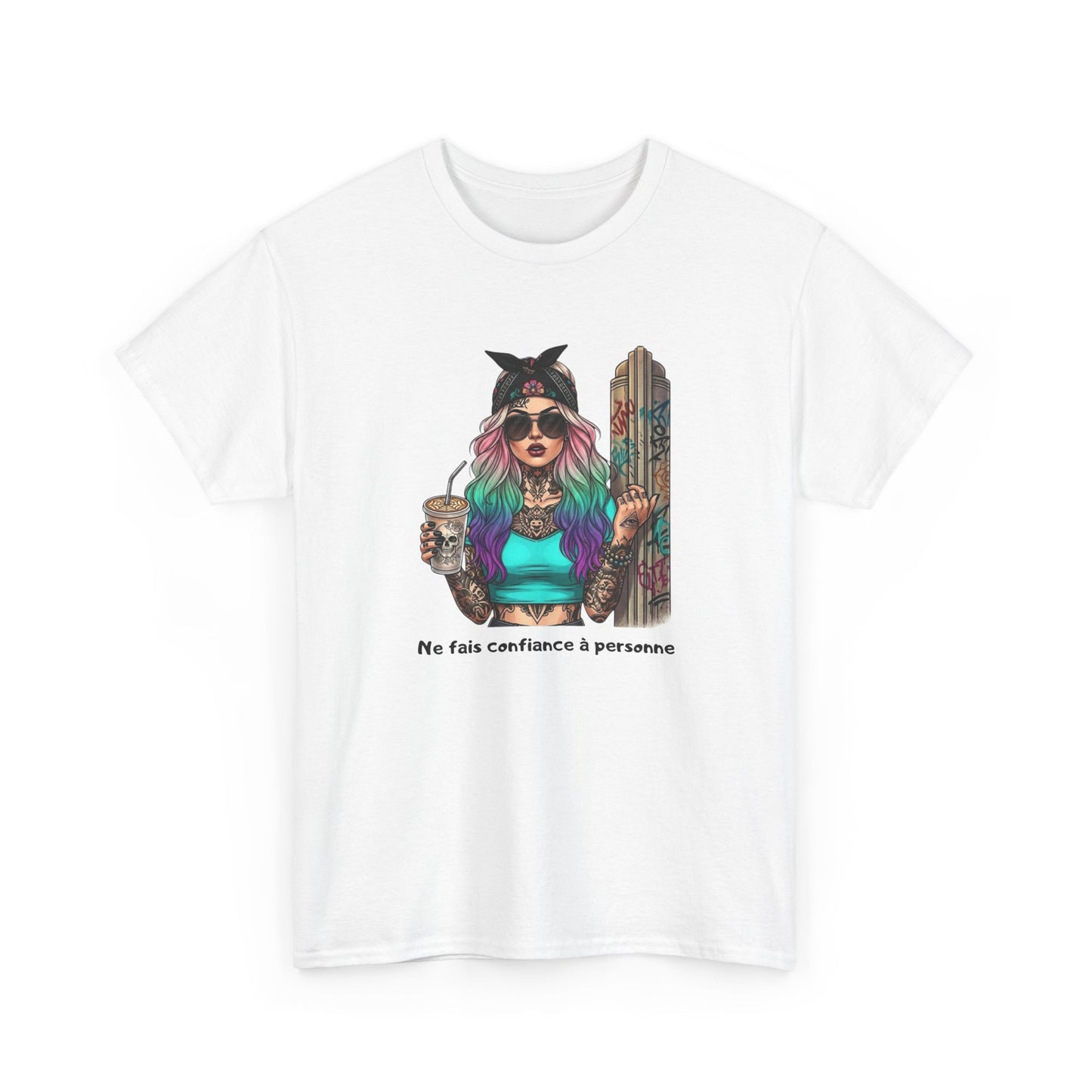 T-Shirt Femme Rebelle Tattoo – Ne Fais Confiance à Personne – Style Street Art Girl Colorée