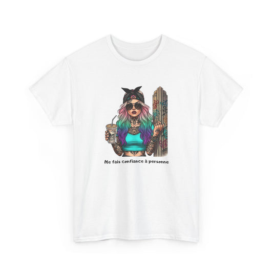 T-Shirt Femme Rebelle Tattoo – Ne Fais Confiance à Personne – Style Street Art Girl Colorée