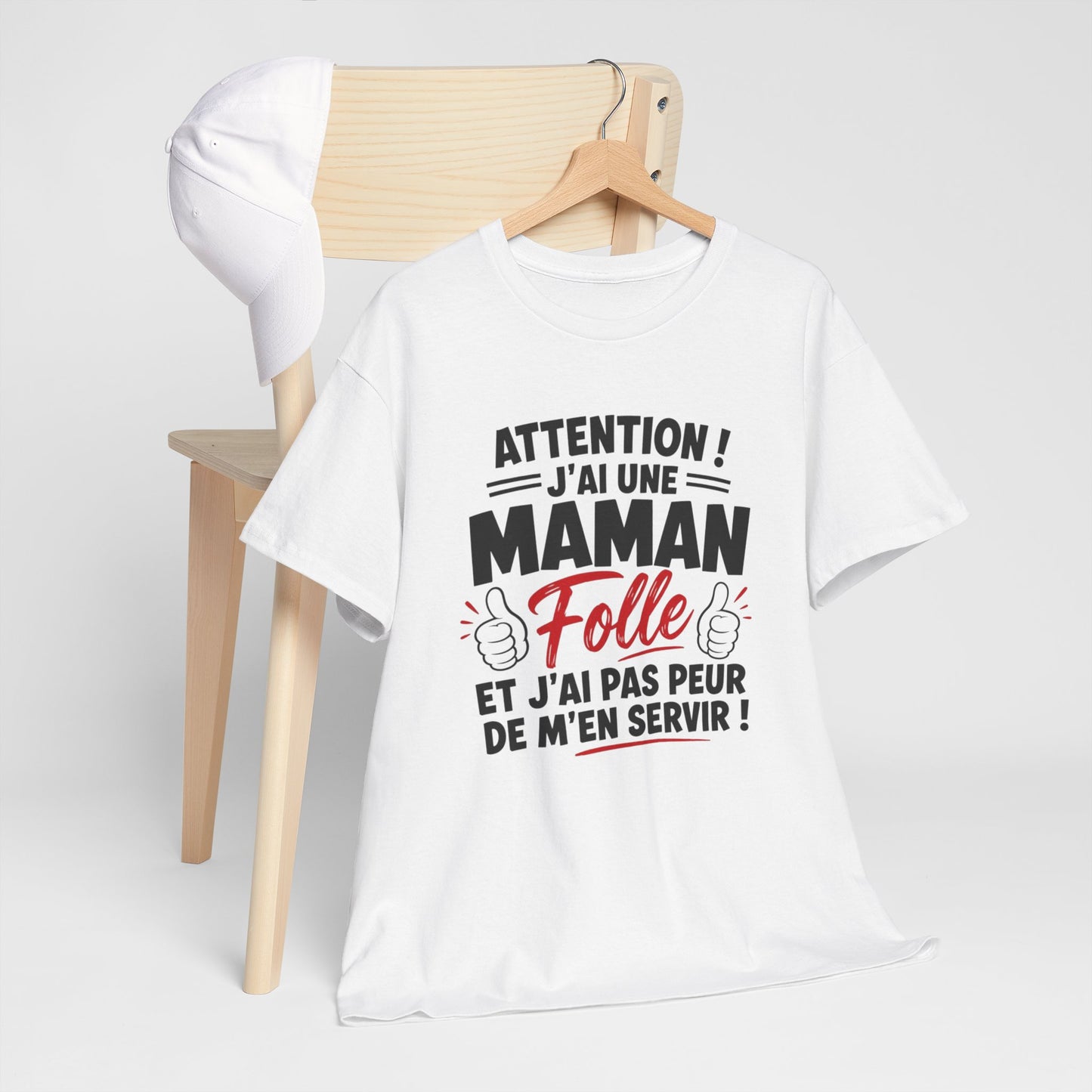 T-Shirt Femme Attention J’ai Une Maman Folle – Tee Shirt Humour Maman Protectrice – T-Shirt Drôle Femme Cadeau Famille