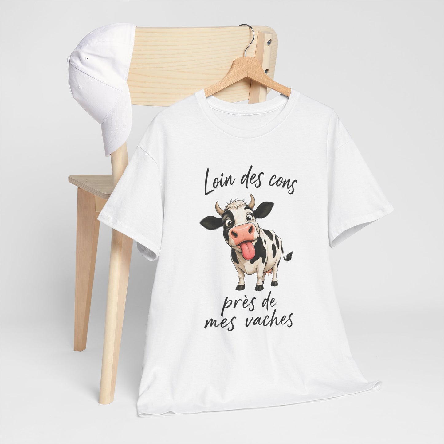 T-Shirt Loin Des Cons Près De Mes Vaches – Tee Shirt Humour Vache Campagne – Cadeau Agriculteur Homme Femme