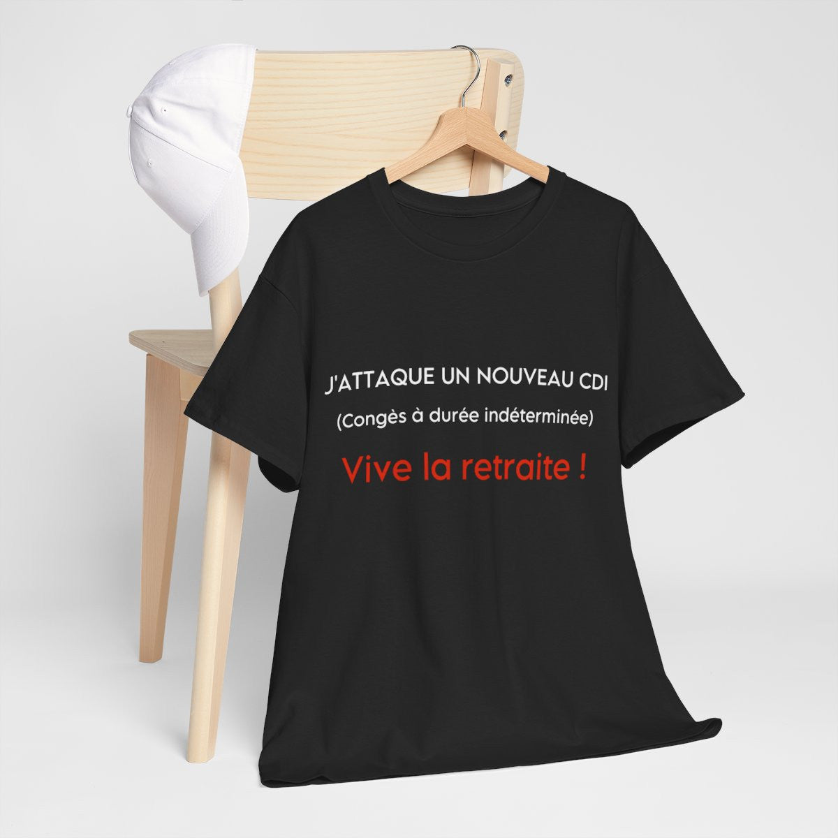 Tee shirt Unisex J'attaque un nouveau cdi, vive la retraite idée cadeau humour drôle amusant retraité homme femme