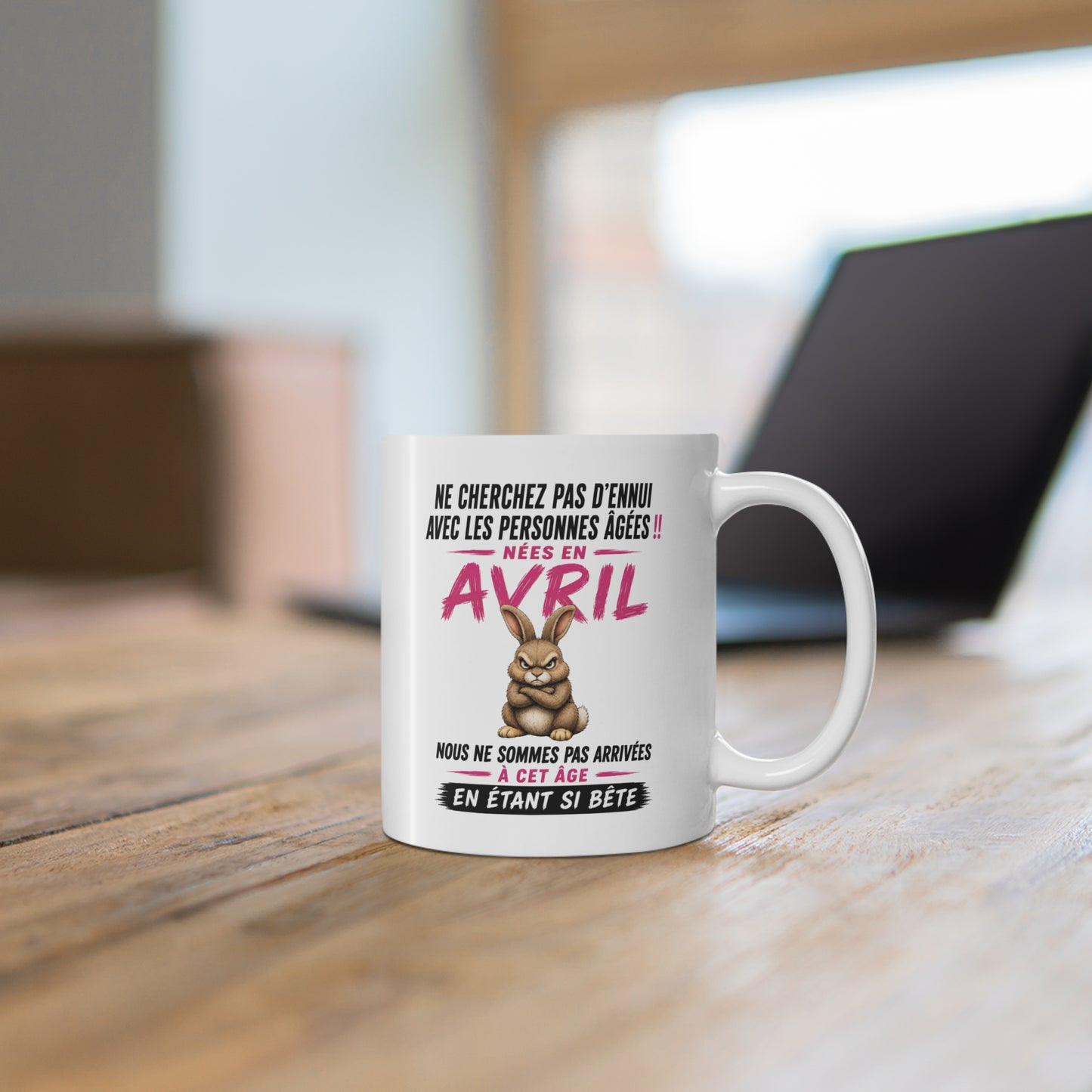 Tasse Retraite Avril Humour – Mug Personne Âgée Lapin Drôle – Cadeau Retraité 325ml