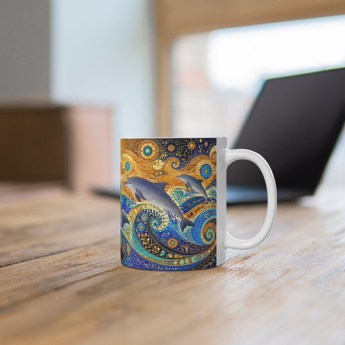 Mug Dauphins dans les Vagues Bleu et Or – Tasse Océan Style Artistique avec Soleil Doré – Cadeau Original Amoureux de la Mer